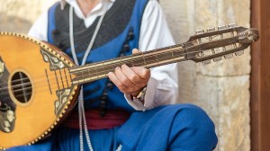 At home with guide Vangelis Zervogiannis and the music of Crete