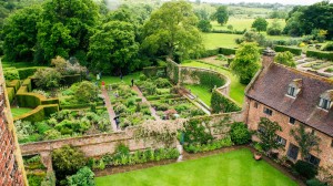 Explore English estates with guest lecturer Caroline Holmes