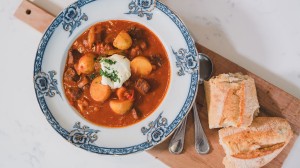 Discover the flavors of Hungarian goulash with Catherine Fulvio