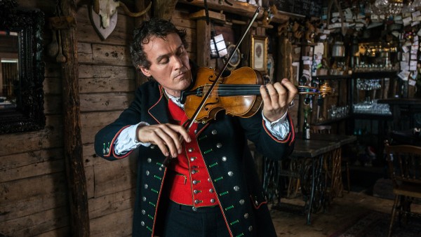 Alastair Miller in conversation with Violinist Tor Jaran Apold