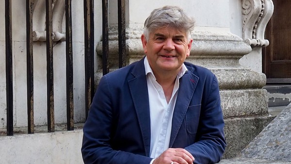 Anne Diamond delves into the history of the English country house with architectural historian Jeremy Musson