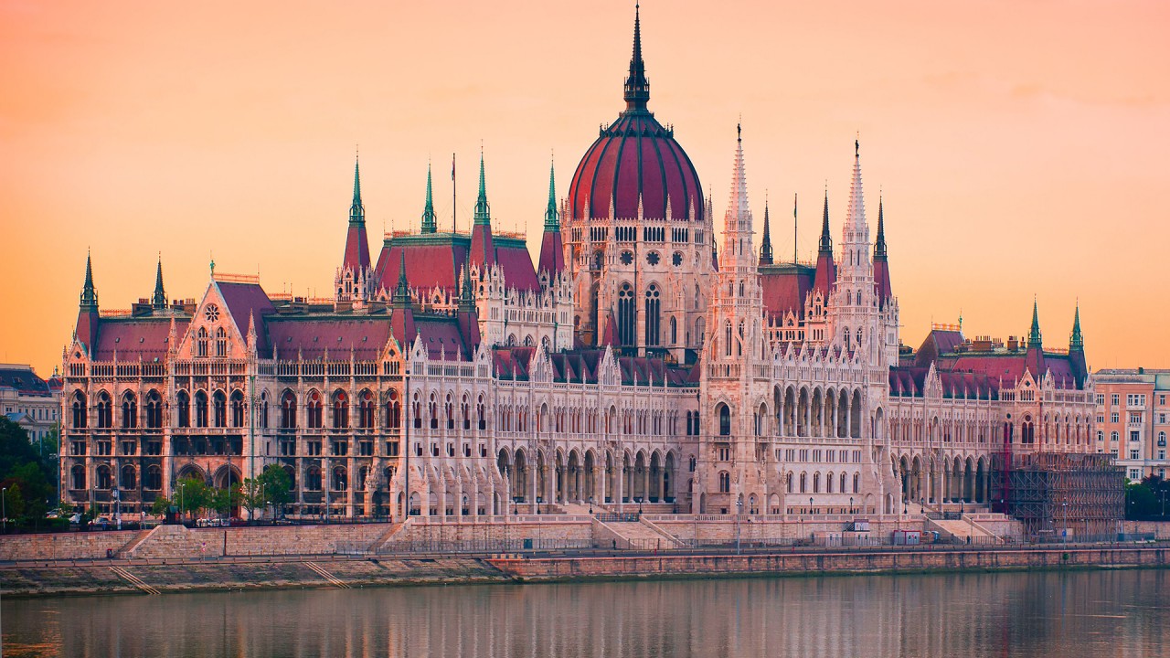 Learn about our Romantic Danube itinerary with Joost Ouendag )