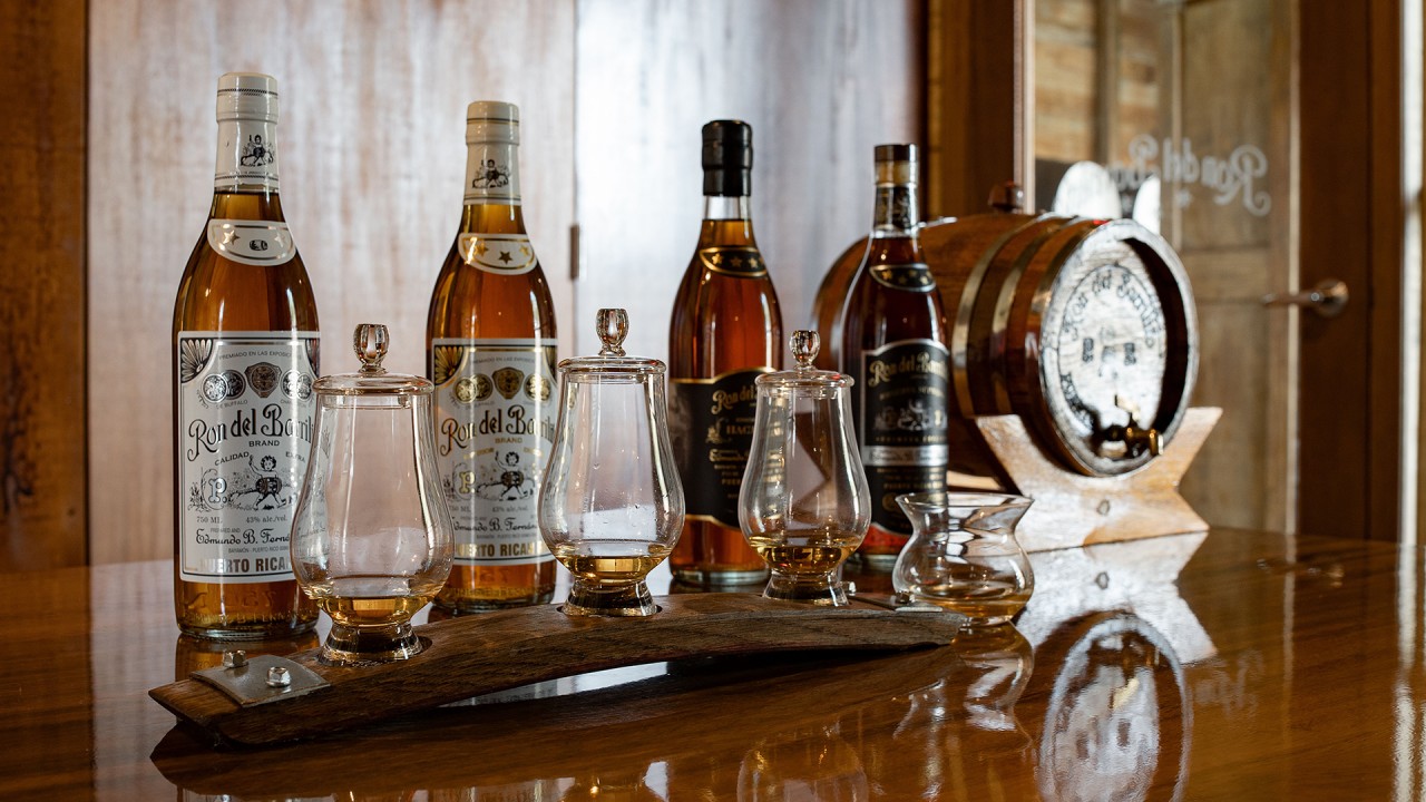 Get a taste of Puerto Rican rum at the Ron del Barrilito distillery)