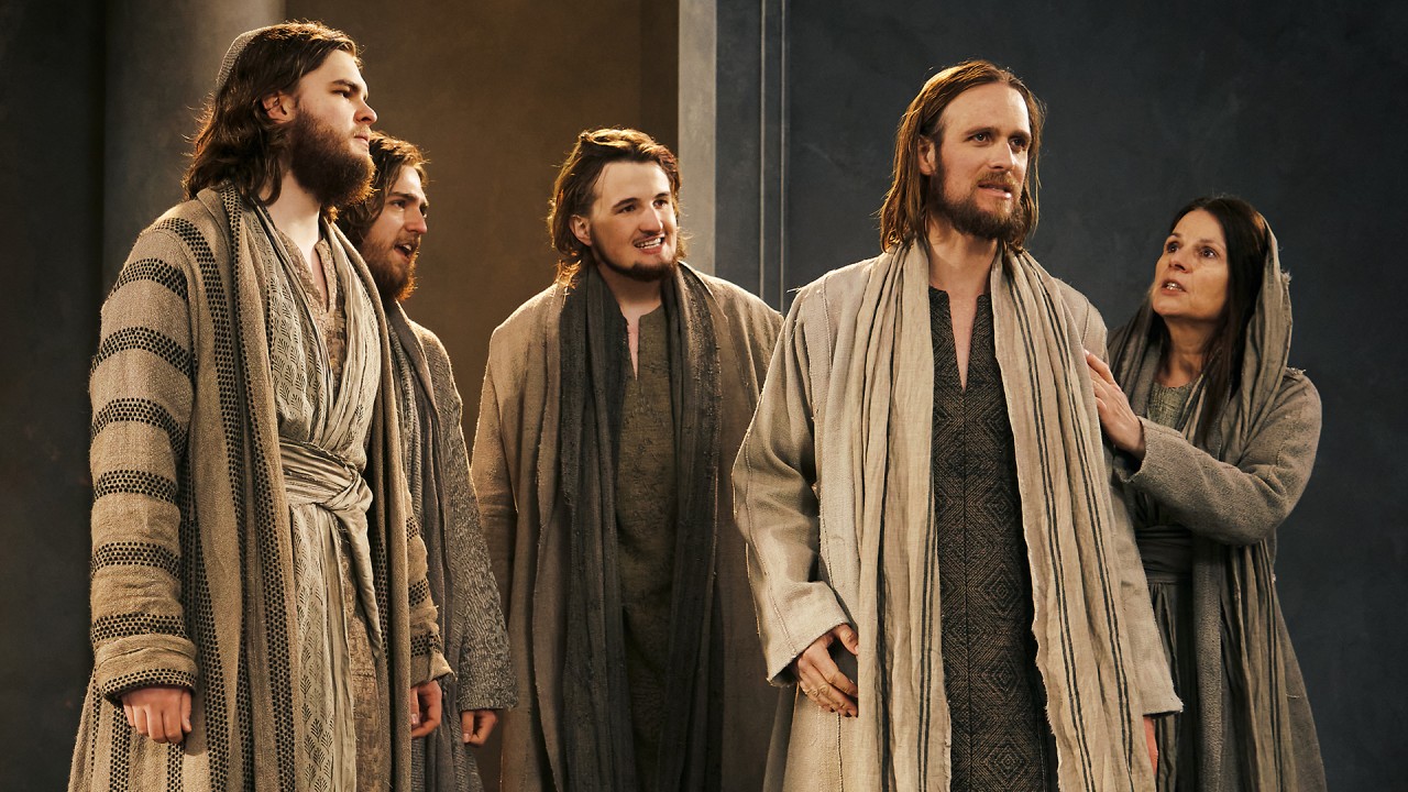 Anne Diamond interviews Actor, Frederik Mayet)