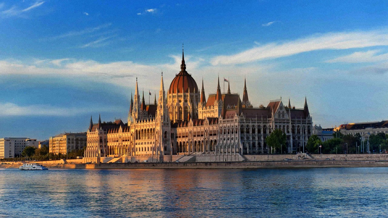 Explore: Budapest)