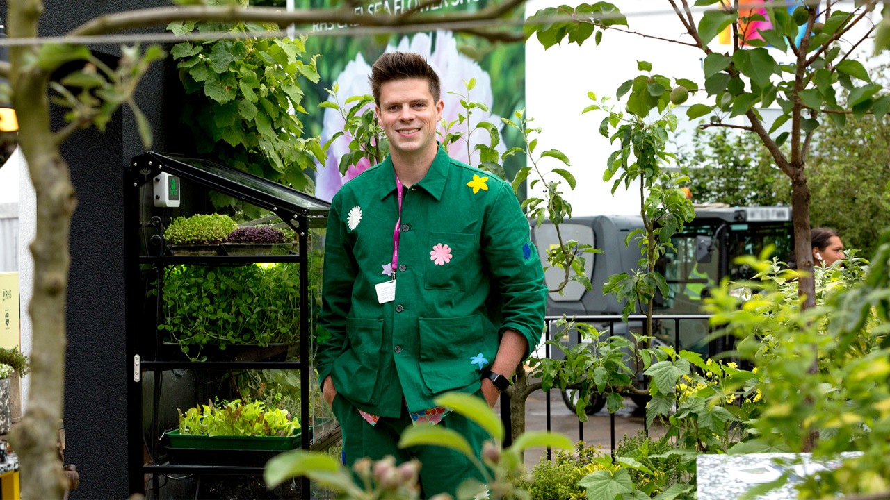 Anne Diamond discusses the importance of plants with garden designer William Murray)