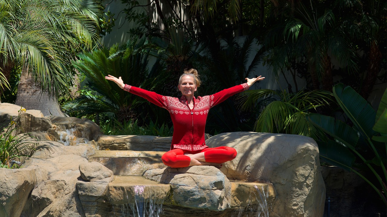 Yoga: Gentle stretches with Mona Therese)