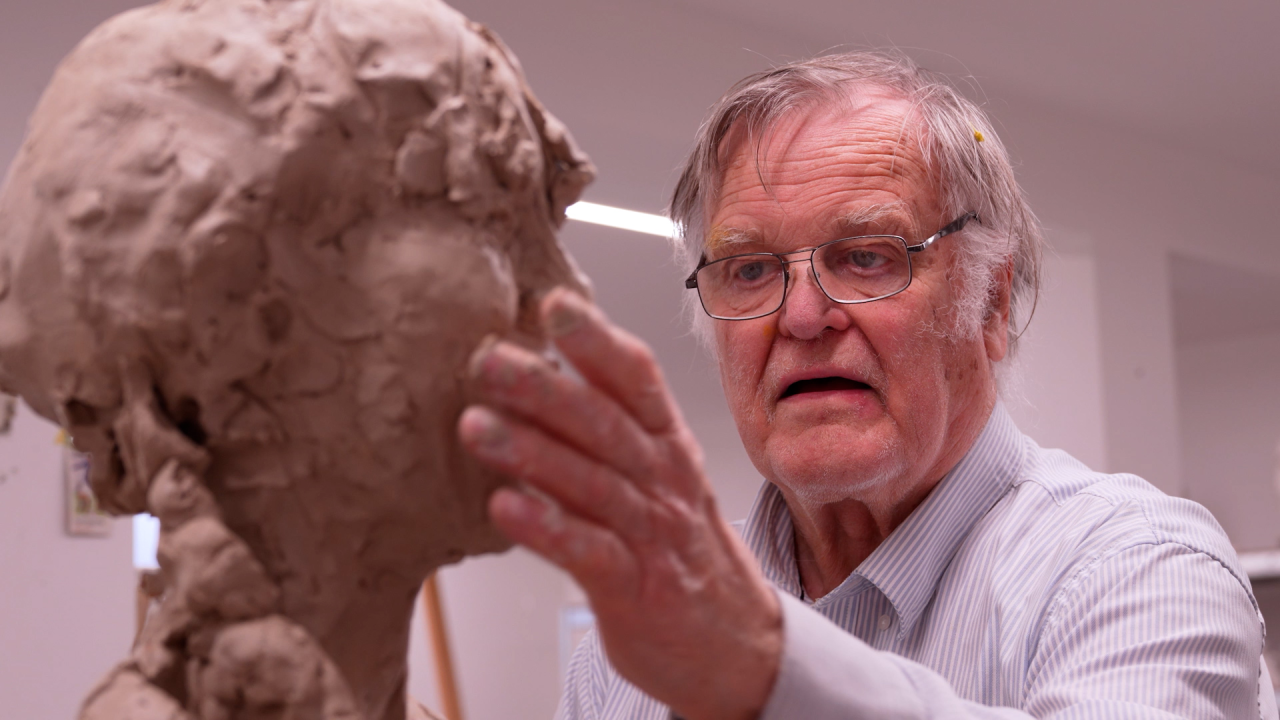 At home in Oslo with one of Norway’s most prominent artists Tore Bjørn Skjølsvik)