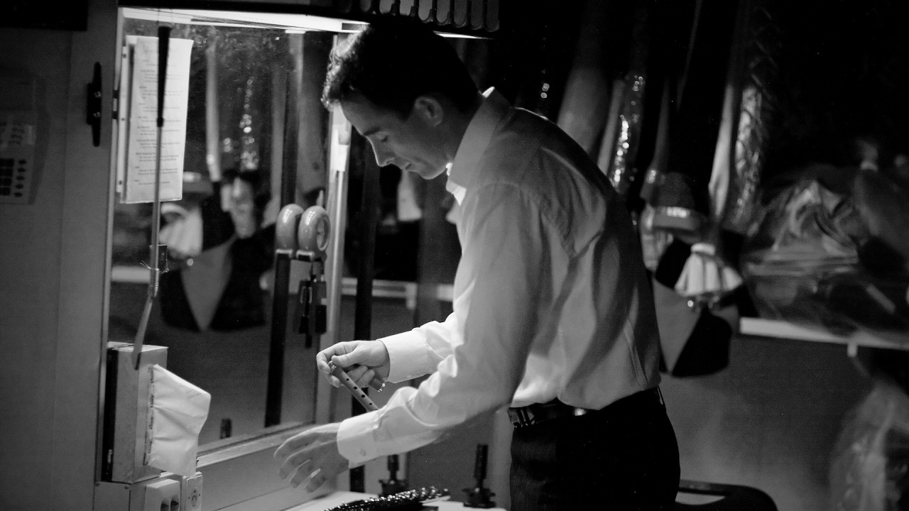 Anne Diamond interviews Irish flutist and international virtuoso Gary Arbuthnot)