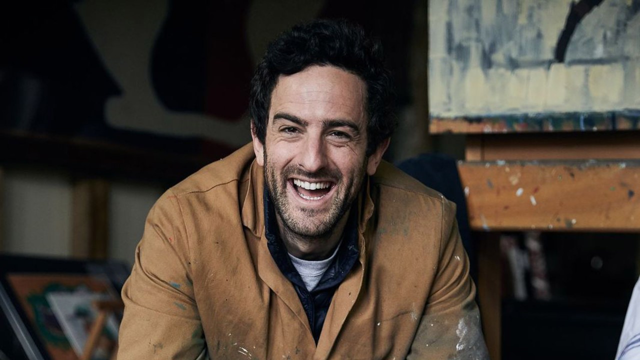 Anne Diamond interviews award-winning figurative artist Freddy Paske)