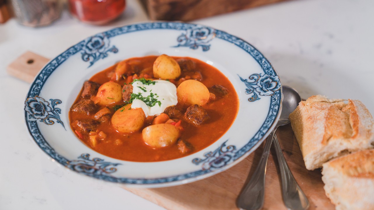 Learn how to prepare Hungarian goulash with Catherine Fulvio)
