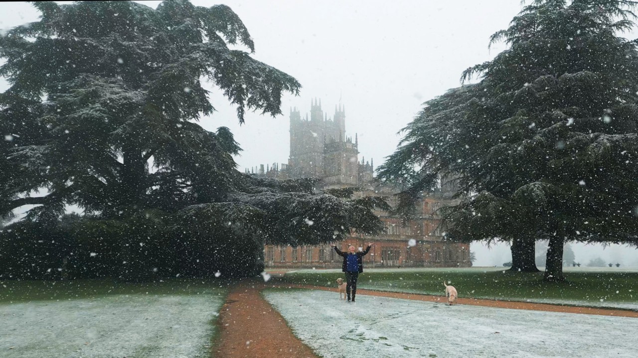 Celebrate Christmas at Highclere Castle with Lady Carnarvon)