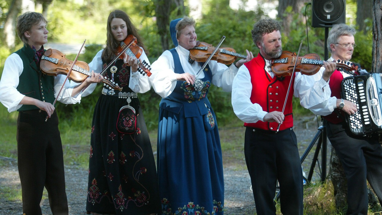 Tour leading global musical destinations with Viking’s Neil Barclay)