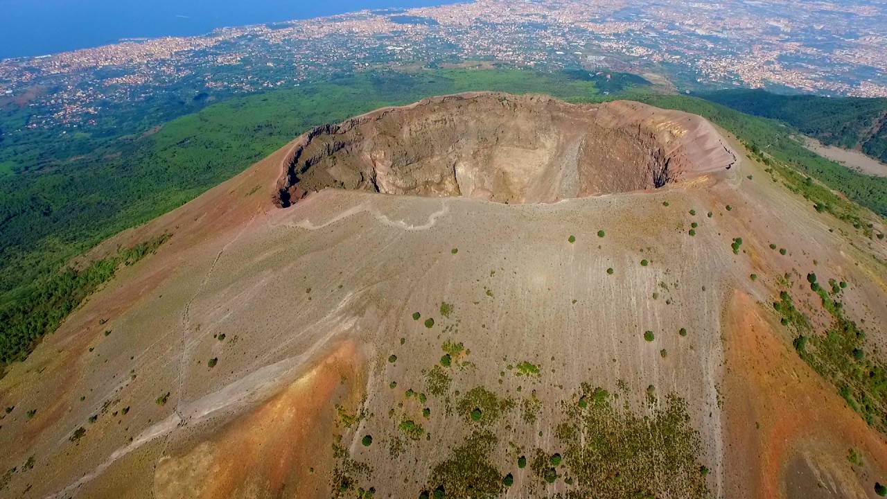 Vesuvius - Italy's Slumbering Giant)